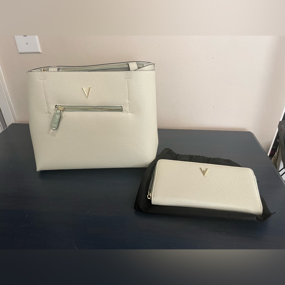 Vanessa Williams Tote Bag with Matching Wallet with Dust Bags. All new w/tags.